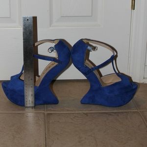 Unusual heel-less platform heels called Giggles.